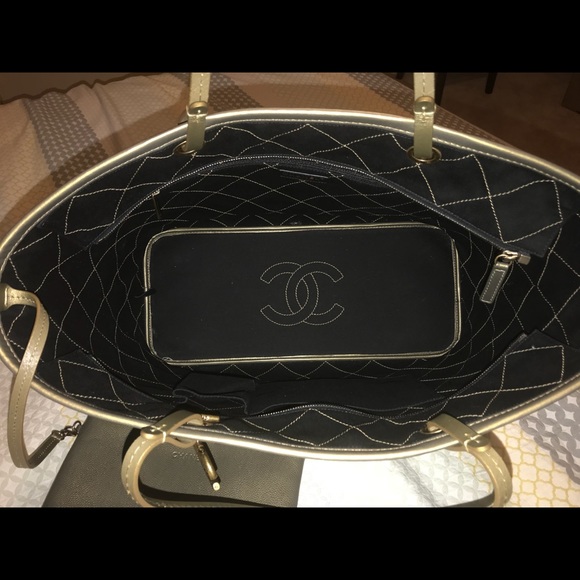 **SOLD** Chanel Fever shopping tote - Picture 5 of 8